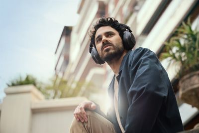 Poly Over-Ear Headset Voyager Surround 85_6